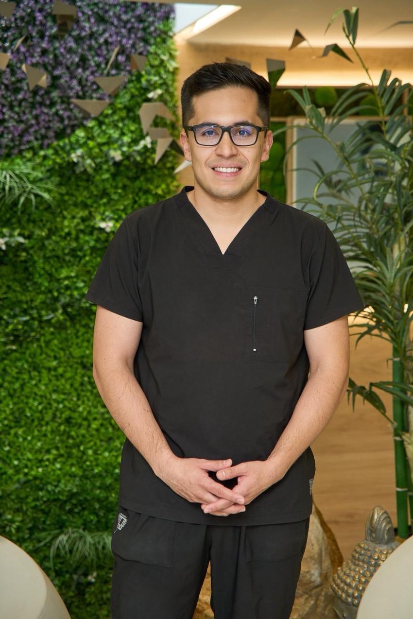 Dr. Mateo Castillo